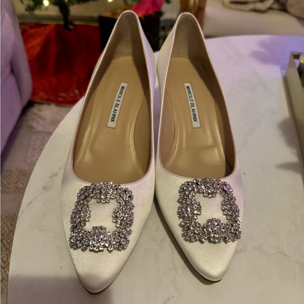 50mm Manolo Blahnik Bridal shoes. Never Worn! Size 41
